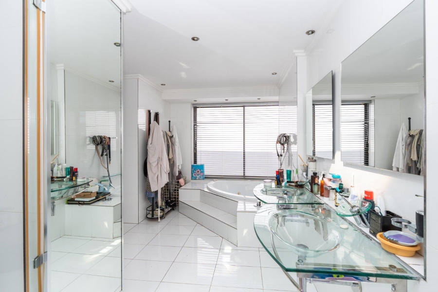 6 Bedroom Property for Sale in Welgelegen Western Cape